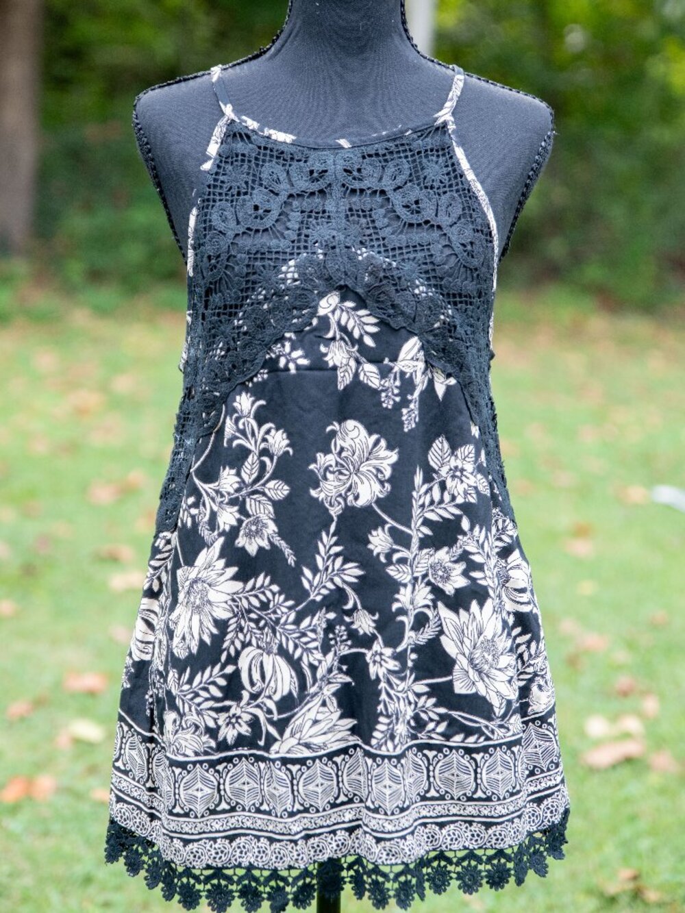 Women's size small Bohemian-style mini tunic top black-and-white floral Angie